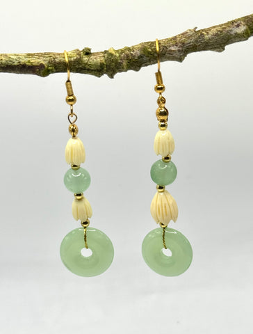 PĪKAKE + GREEN DANGLE EARRING